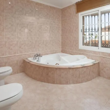 Treetops - Family With Heated Pool In Marbella