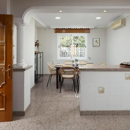 Treetops - Family With Heated Pool In Villa *